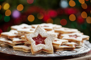 1-plate-of-christmas-cookies-under-lights-leslie-banks